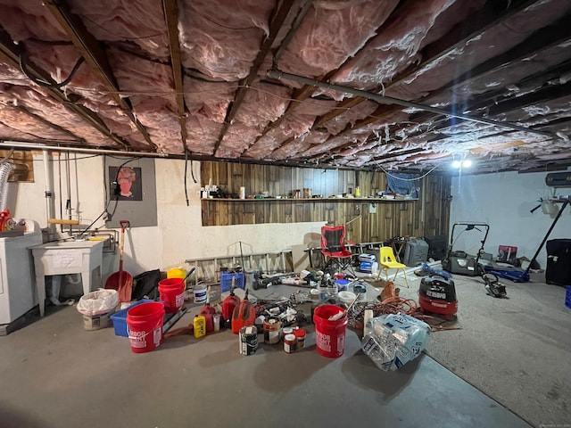 basement with sink and washer / dryer