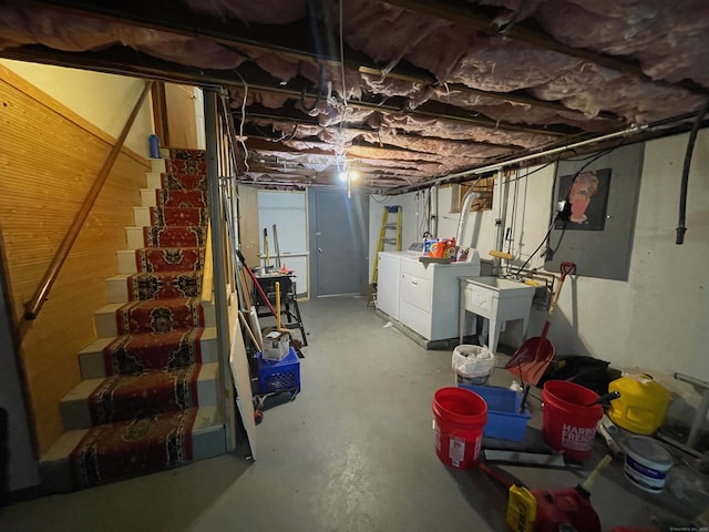 basement featuring washing machine and clothes dryer