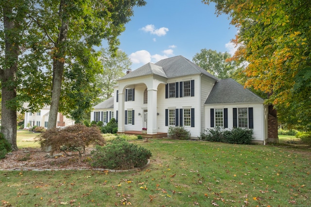 view of front of property with a front lawn