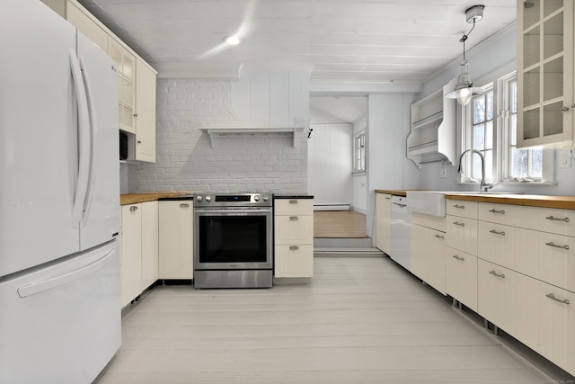 kitchen with decorative light fixtures, sink, decorative backsplash, white appliances, and light hardwood / wood-style flooring