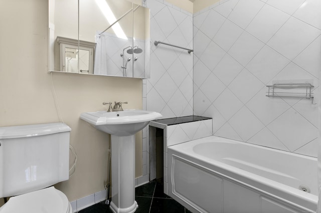 full bathroom featuring sink, tile patterned floors, toilet, and shower / bath combo