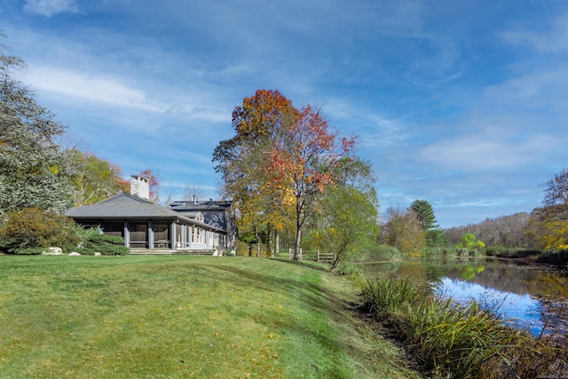 view of yard featuring a water view