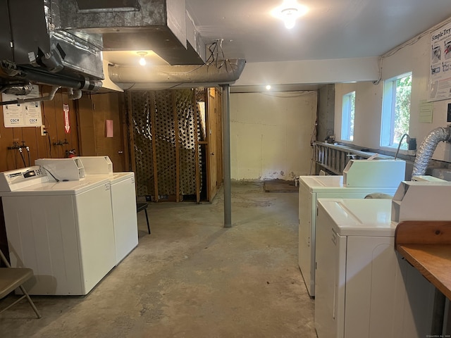 basement featuring independent washer and dryer