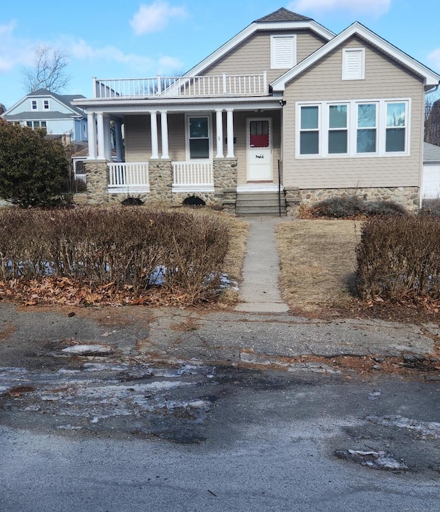 view of front of property with covered porch