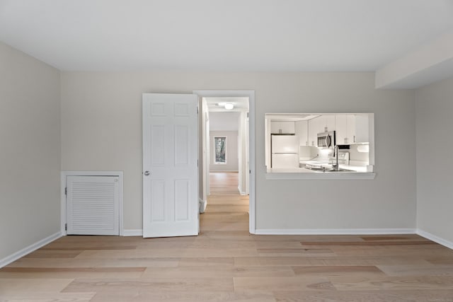 80 Seaview Ter Unit 12, Guilford, CT 06437 - empty room featuring light wood-type flooring and baseboards