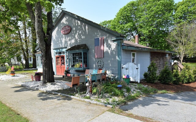 34 Lyme St, Old Lyme, CT 06371 - view of property exterior featuring a gate