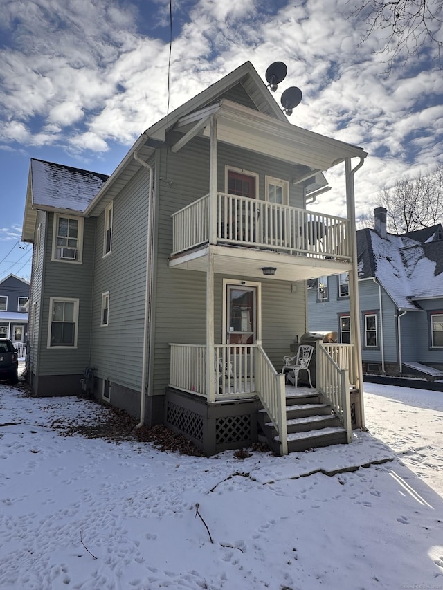 view of front of property featuring a balcony