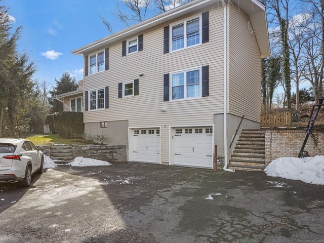 view of front facade featuring a garage