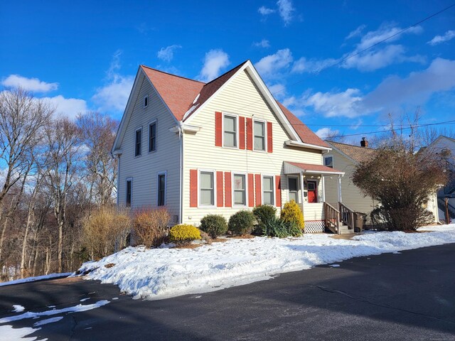 view of front property