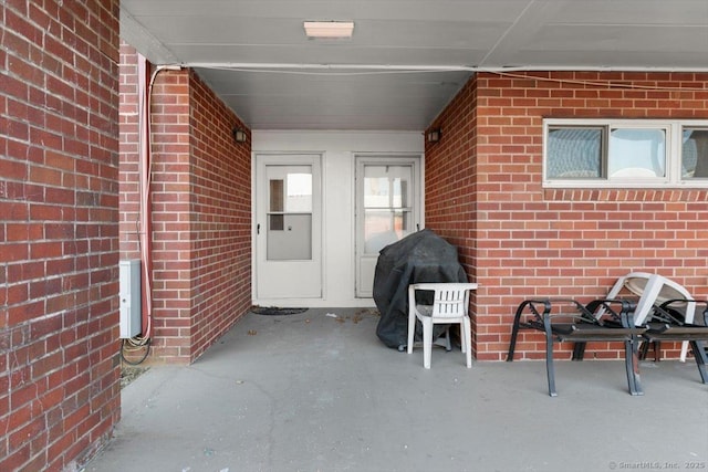 entrance to property featuring a patio