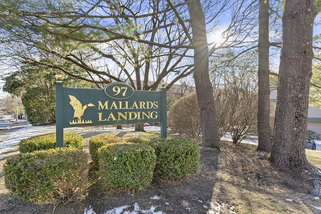 view of community / neighborhood sign