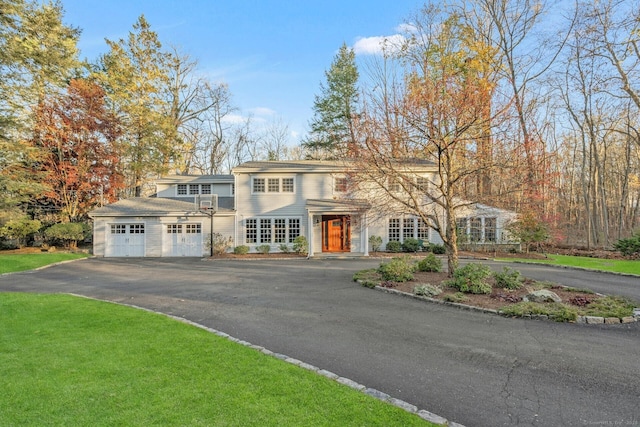 view of front facade featuring a garage and a front yard