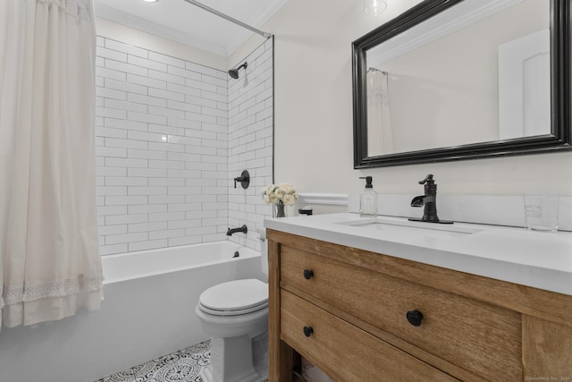 full bathroom featuring toilet, ornamental molding, shower / bathtub combination with curtain, and vanity