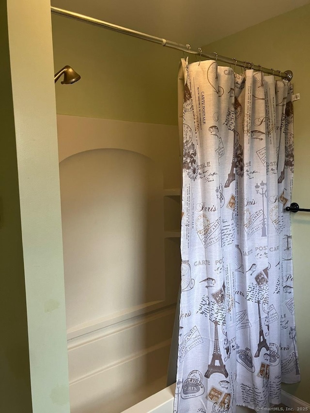 bathroom featuring shower / bath combo with shower curtain