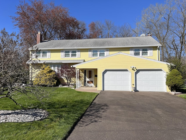 view of front of home featuring a front yard