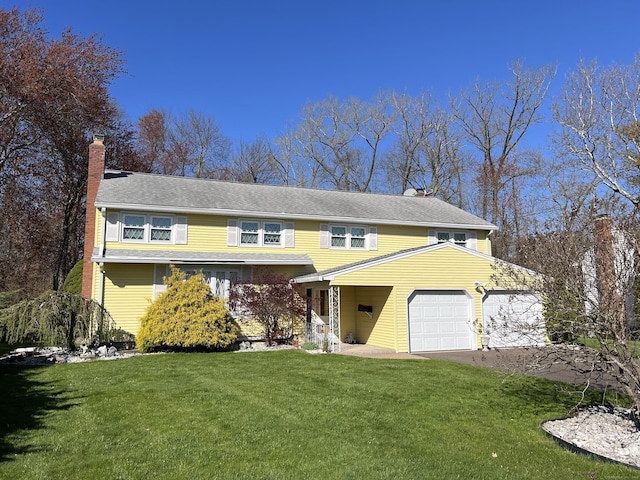 view of front facade featuring a garage and a front lawn