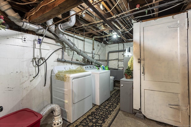 laundry room with washer and clothes dryer