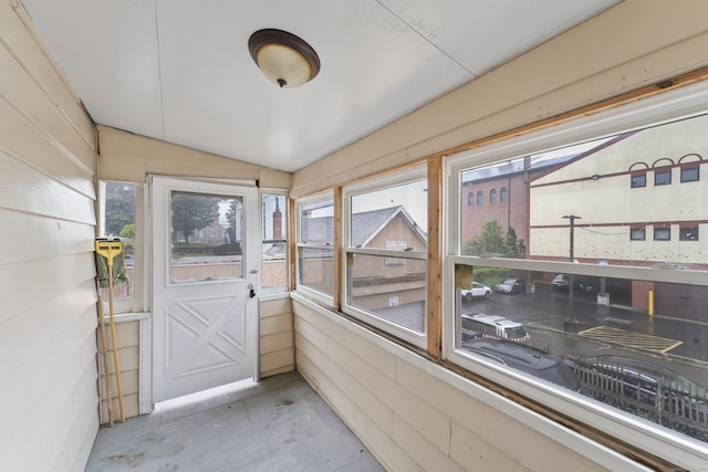 sunroom with lofted ceiling