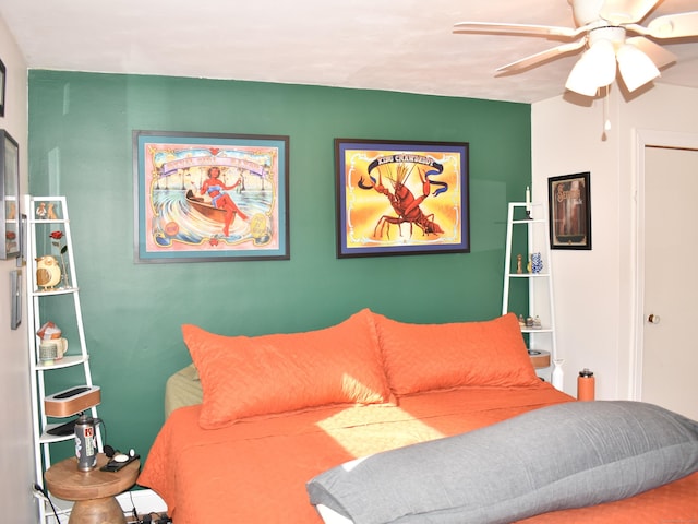 living room featuring ceiling fan