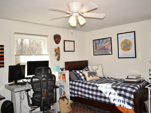 bedroom with ceiling fan