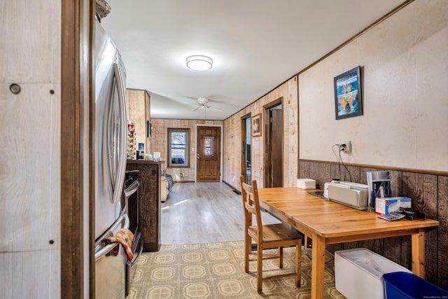 dining space with light hardwood / wood-style floors and ceiling fan