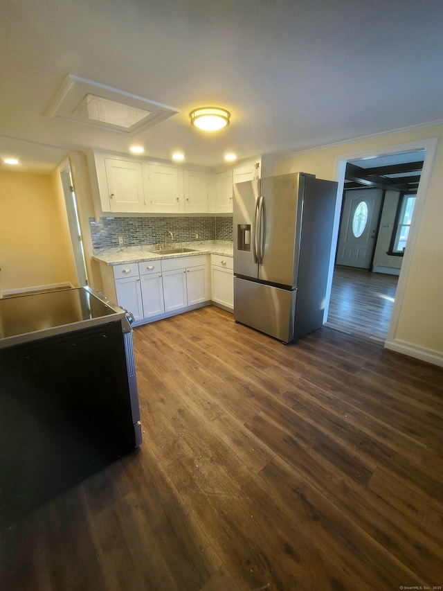 kitchen with dark wood-style floors, white cabinets, a sink, range, and stainless steel fridge with ice dispenser