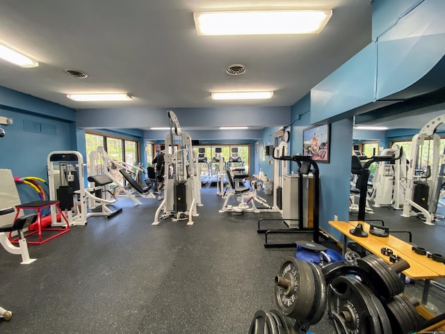 exercise room featuring visible vents