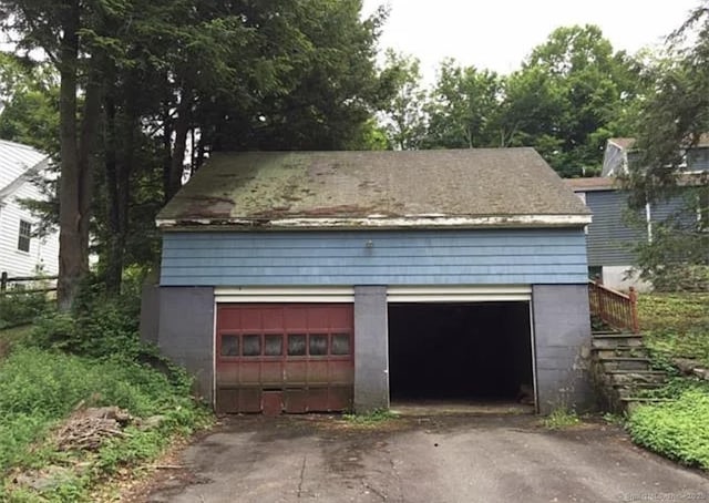 view of detached garage