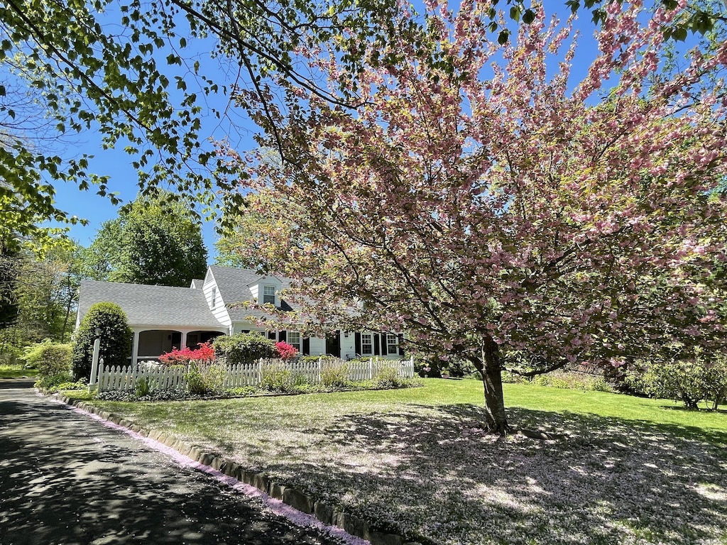 view of front of home with a front yard