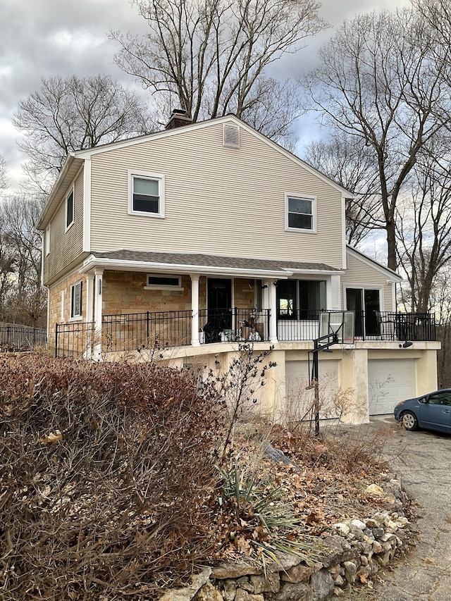 view of front of property featuring a garage