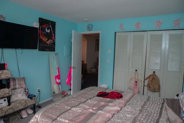 bedroom featuring a textured ceiling and a closet