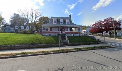 view of front of home with covered porch and a front lawn