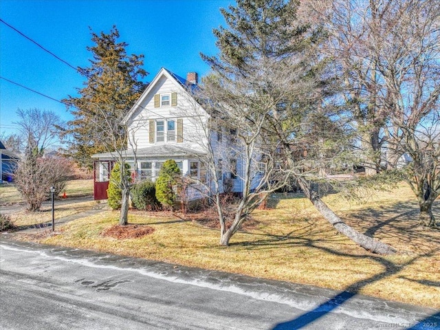 view of front of home with a front lawn