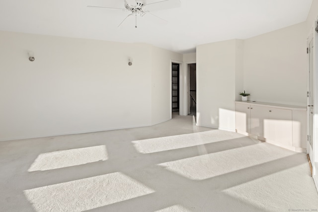 empty room featuring ceiling fan