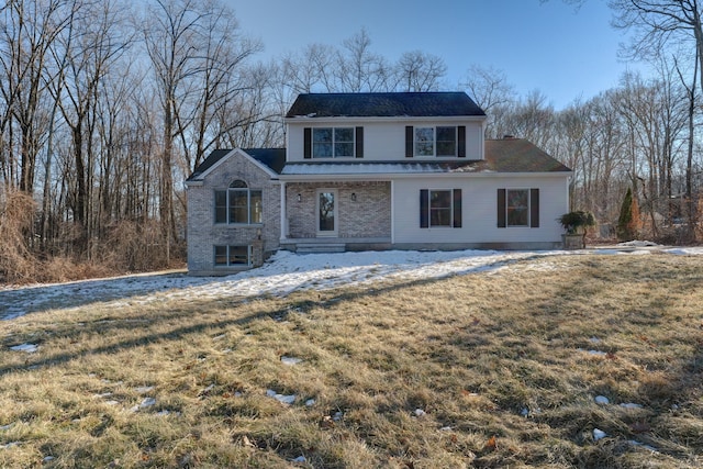 view of front of property with a front yard