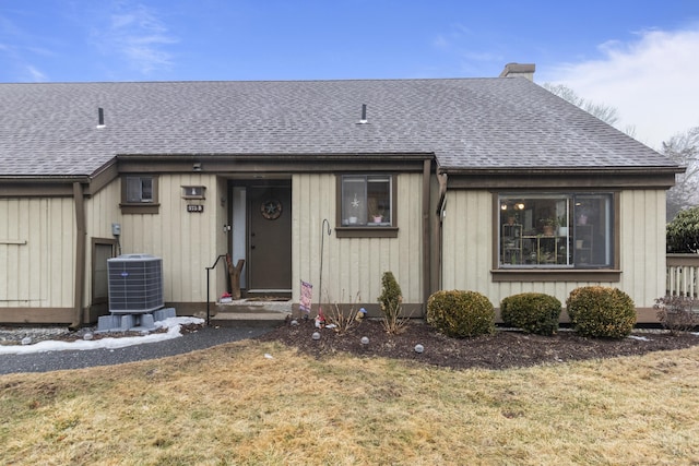 view of front of property featuring a front lawn and central air condition unit