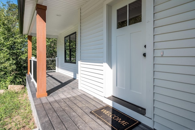 entrance to property featuring a porch