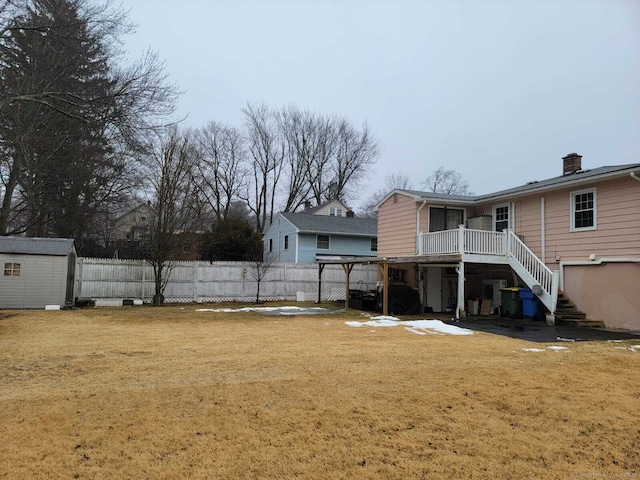 view of yard with a storage shed