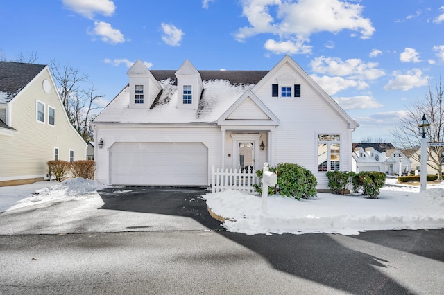 view of front facade featuring a garage