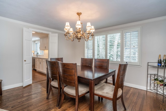 dining area featuring crown molding, dark hardwood / wood-style flooring, sink, and a notable chandelier