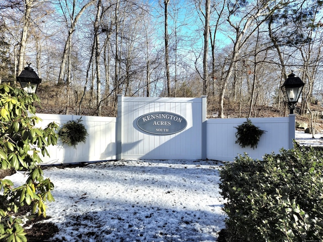 view of community / neighborhood sign