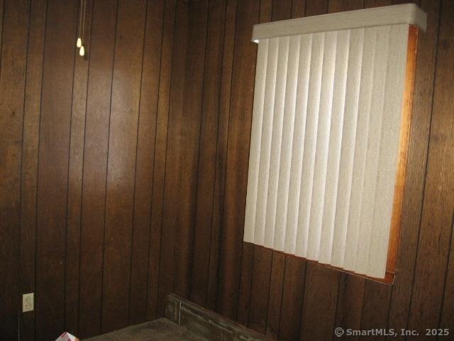 38 New Haven Rd, Seymour, CT 06483 - detailed view of wooden walls