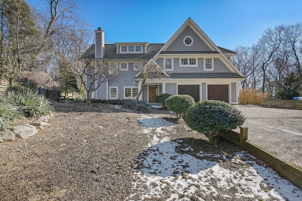 view of front facade featuring a garage