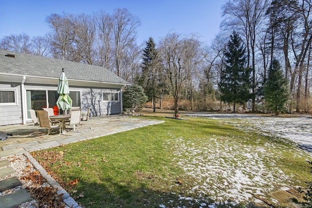 view of yard featuring a patio