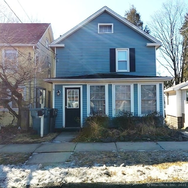 view of front of property