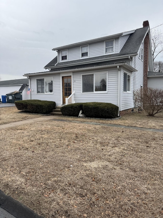 front facade featuring a front lawn