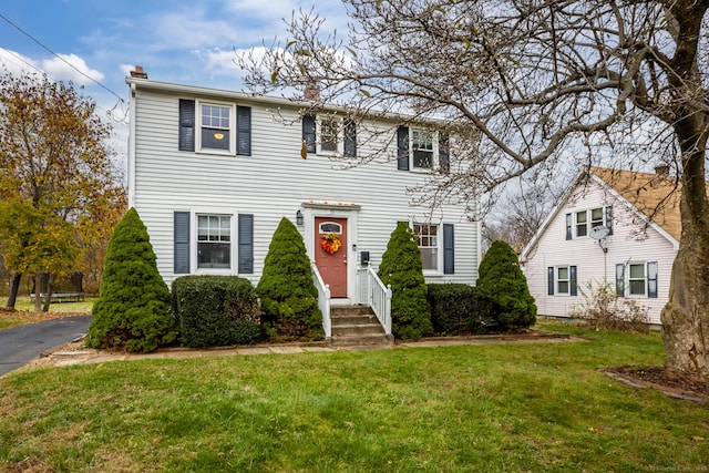 colonial inspired home featuring a front yard