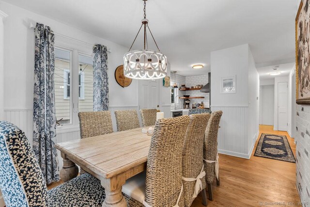 dining room with light hardwood / wood-style floors