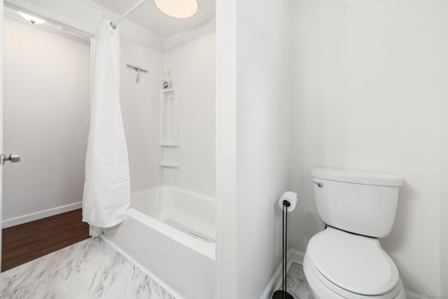 bathroom featuring toilet and shower / bath combo with shower curtain