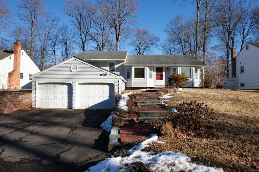 view of front facade featuring a garage